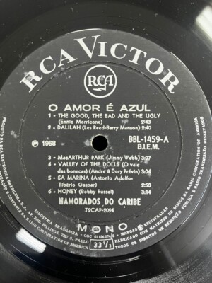 NAMORADOS DO CARIBE - O AMOR É AZUL