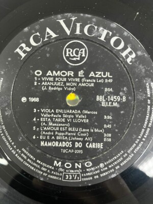 NAMORADOS DO CARIBE - O AMOR É AZUL